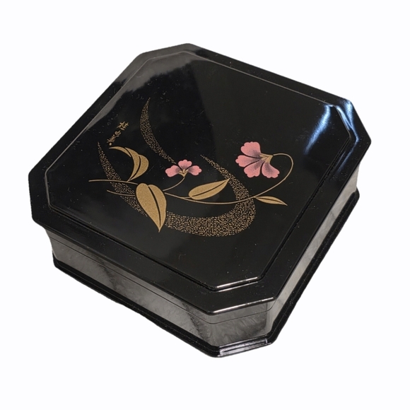 Yumi Katsura Floral Octagonal Lacquerware Bento / Storage Box – New in Box